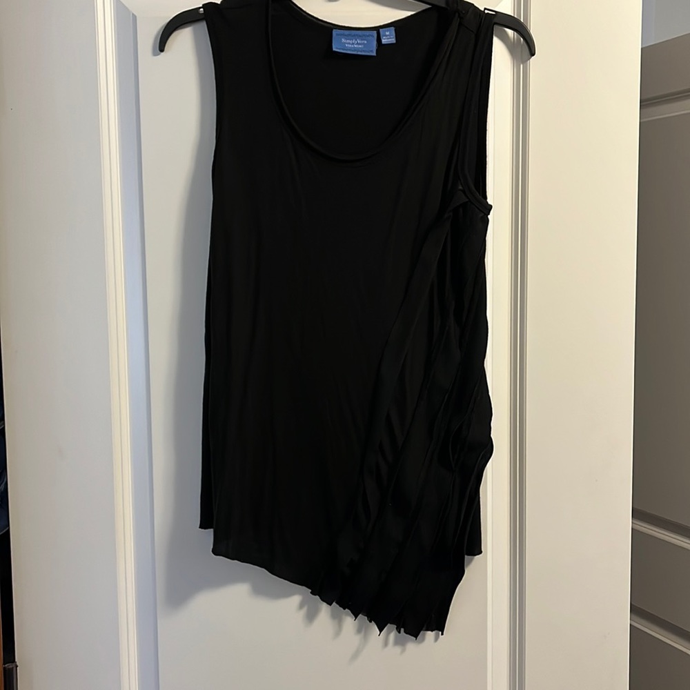 SimplyVera Vera Wang Medium Tank top barely worn with front accent